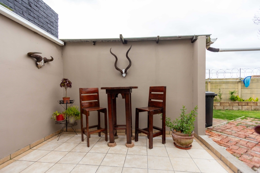 2 Bedroom Property for Sale in Bluewater Bay Eastern Cape